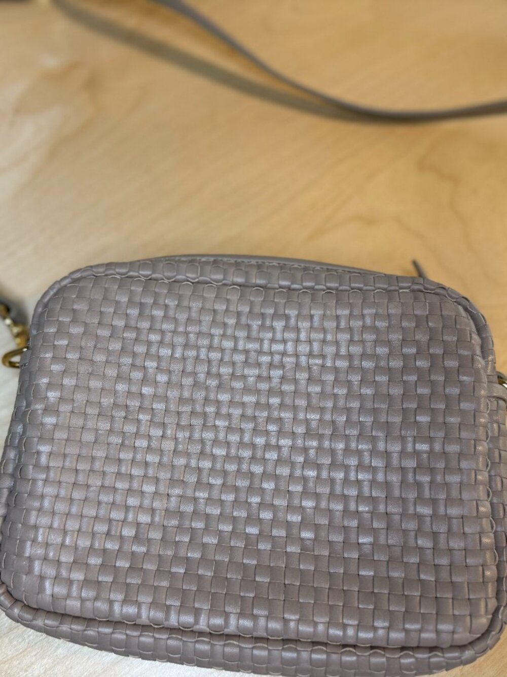 Quince Italian Leather Handwoven Crossbody Woven Leather Bag - Taupe color - Picture 3 of 4